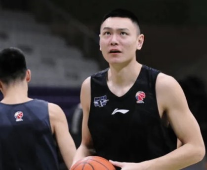 媒体人：球员转型当教练最好还是要有个过渡期，不能转太快