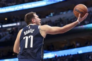 开云体育在线网址-对阵绿军空砍42分！东契奇感受詹姆斯骑士1.0无奈