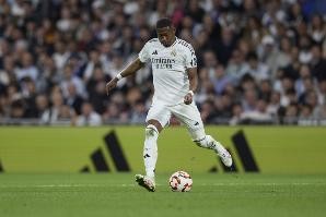 重回老本行？西媒：人手短缺 阿拉巴可能担任左后卫出战阿森纳